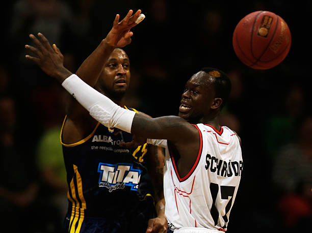 也是对足球 也是对足球