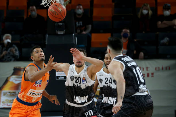 迅速赢得了 迅速赢得了