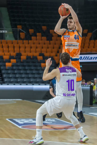 快船98-92逆转活塞